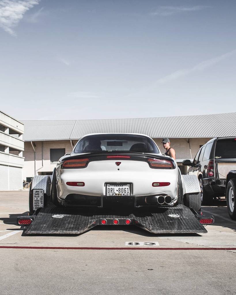 bold_copy's tweet photo. UNLOADING THE RX7
Owner @dannyation
.
@slammedenuff
@mazdafitment
@rx7nation
.
#Mazda #FD3S #rx7 #mazdafitment #fr… https://t.co/1vRLbEz5v4 https://t.co/jjec7kE9Q2