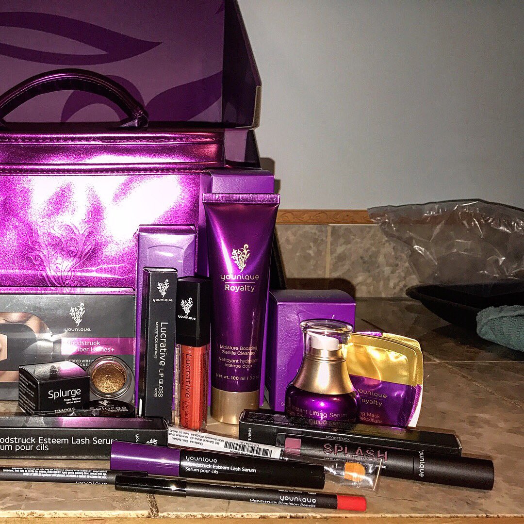 jbyounique's tweet photo. #makemoneyfromhome and receive amazing products like all of this for only $99 when you sign up!! 😍 #makeupgalore #makeuplover #makemoney https://t.co/4aLC7Vhou2