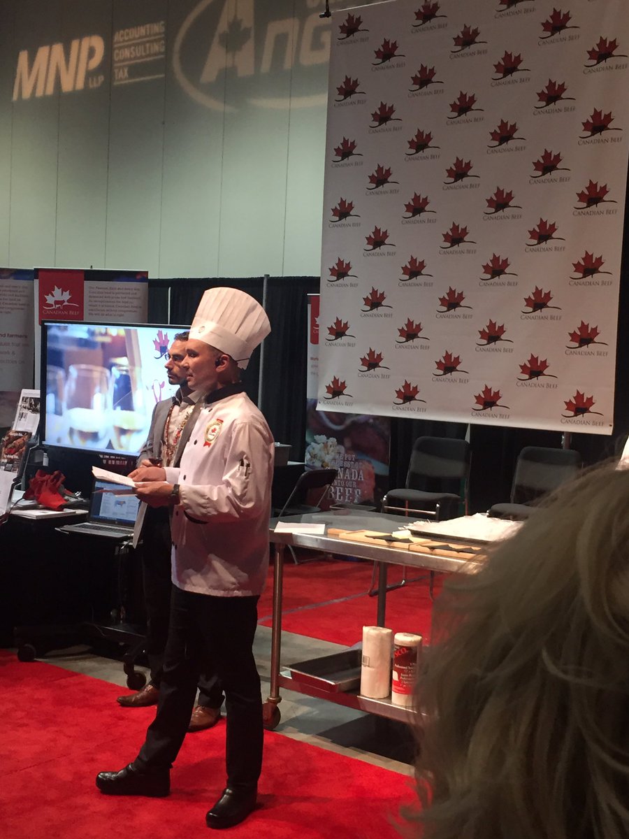 Wilcovanmeijl's tweet image. Live cutting demo at #CBIC2017 this was the highlight for me at last year's conference. #lovecdnbeef