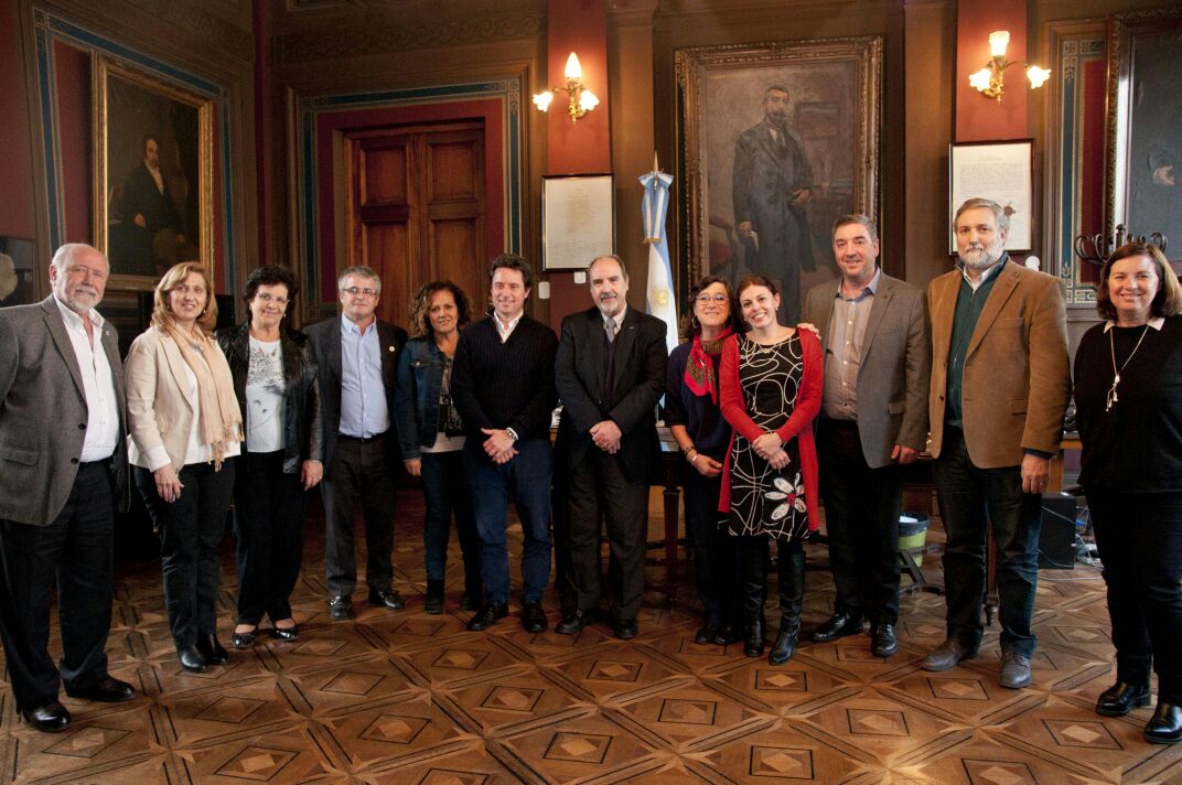 RectorUNNOBA's tweet photo. Reunión con rectores de #RUNBO y @gzinny en el rectorado de la @unlp. https://t.co/P2LIEBvZb6
