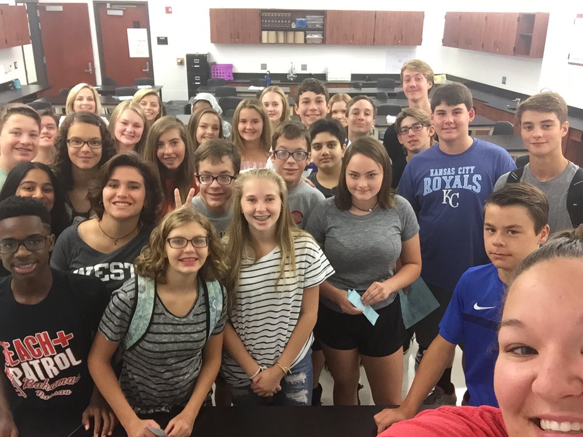 skakalscience's tweet photo. Welcome class of 2021! See ya tomorrow for our first full day! #bvw https://t.co/AIt3C2MAxU