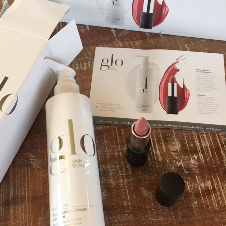 Laur4ik22's tweet photo. Thanks @influenster @gloskinbeauty  These are wonderful products. Natural. I already love them!❤️❤️❤️ #discoveryourglo https://t.co/fVPI4mTLKF