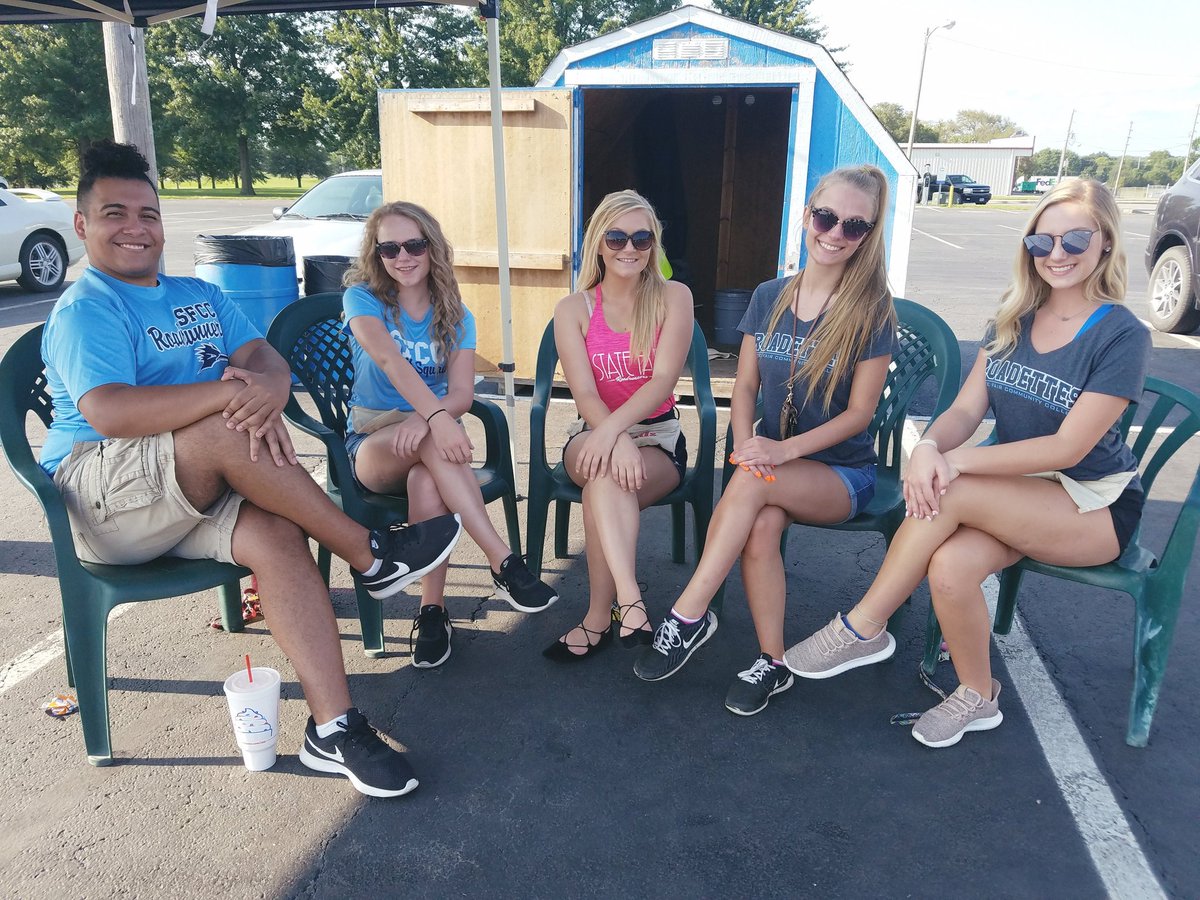 sfccmoSpirit's tweet photo. The #Roadettes are working the parking lot tonight! Come see us & help support the SFCC Spirit Squad! #mostatefair #parkhere https://t.co/DiA3gE44ON