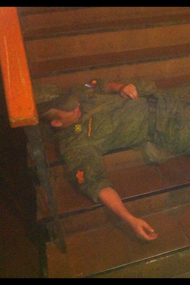 SnovaJiv's tweet photo. одному армия научит точно это засыпать в любом положении и на любом месте, поможет на хатах с уйма народу)))) https://t.co/CHc3nXwIax