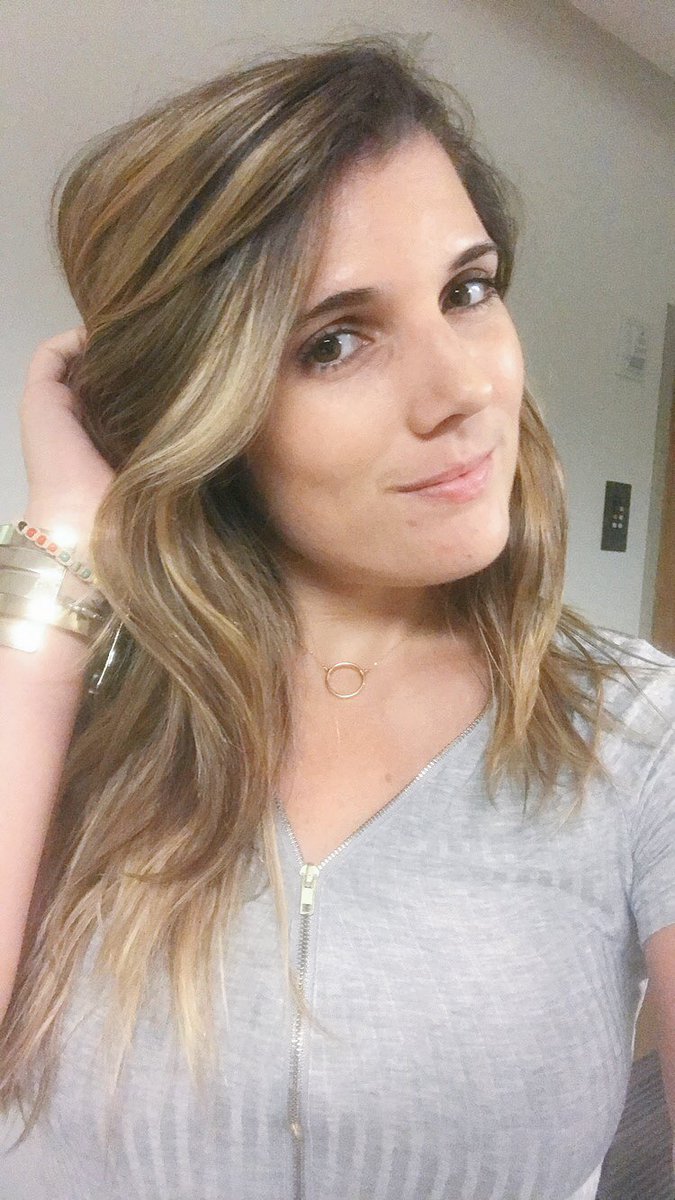 CaseyPaulineFit's tweet photo. That look you give #bae when they ask you if you wanna order ๐; at least that's the look I'd give if I had a #bae ๐#PizzaForOnePlease https://t.co/htx3TIBB7R