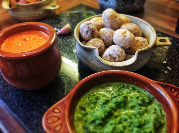 Chilly_Monkeys's tweet photo. Canarian Potatoes &amp; Mojo Sauce is one of Gran Canaria's signature dishes 🐥🌴 it goes perfect with tortilla española &amp; crusty white bread 🍞🐒 https://t.co/xYzrJW76ve