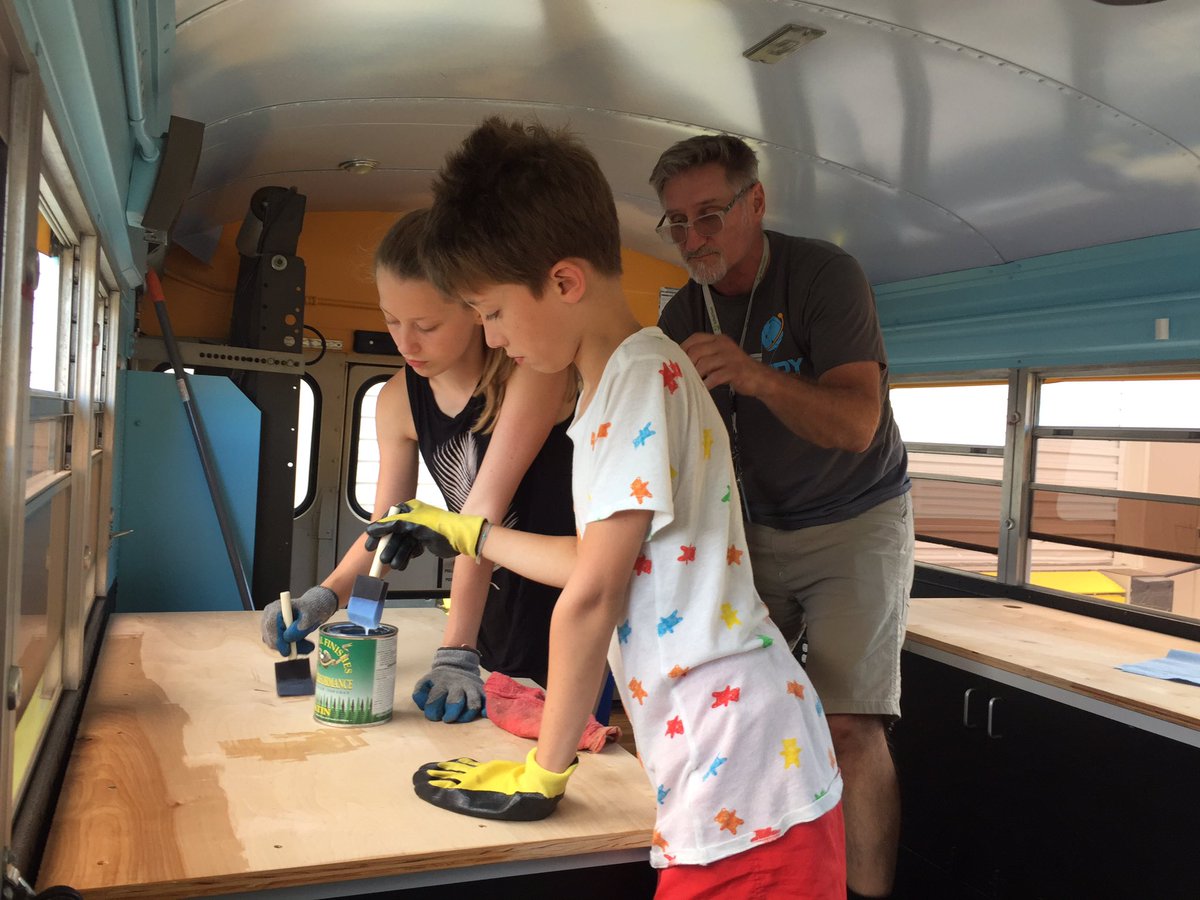 gdouglasbundy's tweet image. Kids helping get the @BSDFutureBus prepped for the BSD leadership summit tomorrow! #bsdfutureready #bsd1thing