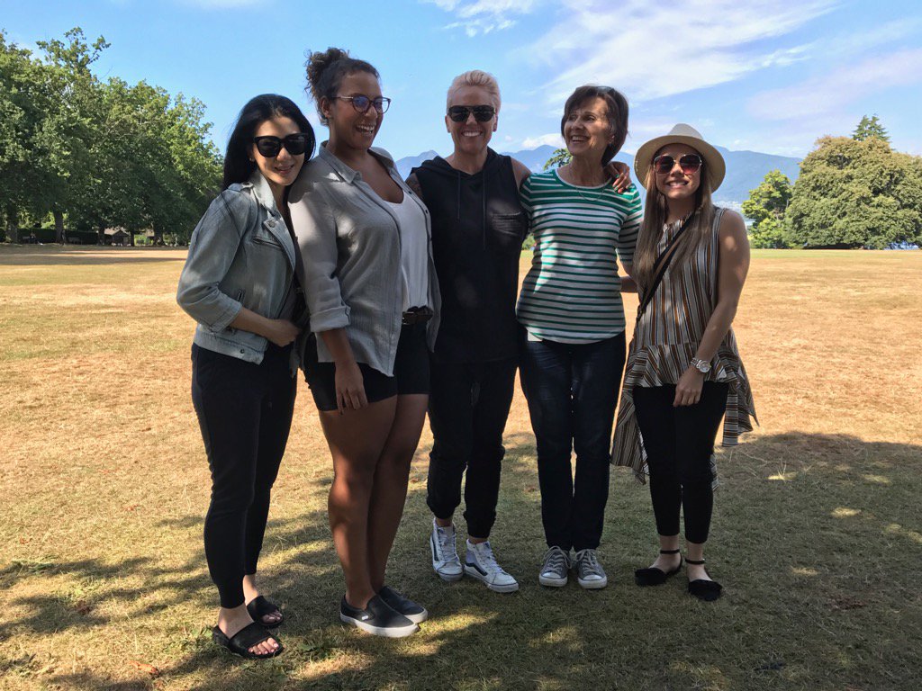tarakemes's tweet photo. Our @Rainmaker_Ent summer party prep team! It never rains for our summer event! https://t.co/Qys5wSi1jj
