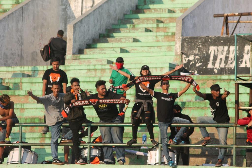 BellaYunida10's tweet photo. Saya bukan supporter musiman. Dan saya akan setia dengan psisra. #laskarsukowati #psisrasragen https://t.co/UfKlkcNmUo