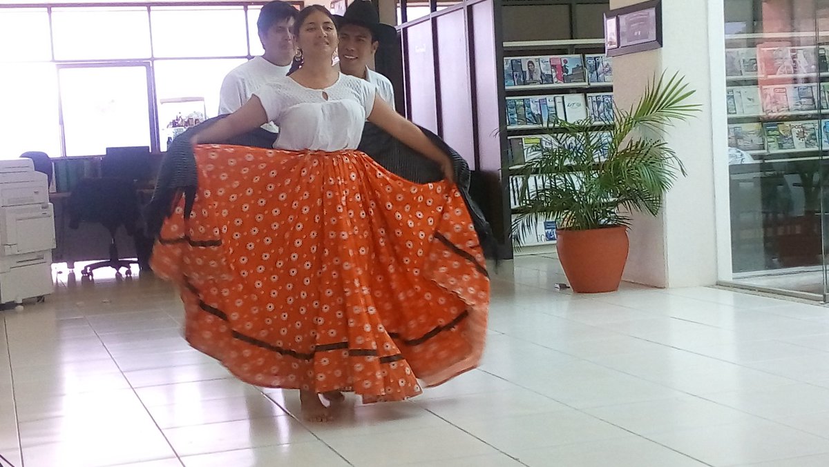 GiselaBlasP's tweet photo. #Juventud #talento #energía #trabajo eso contagia el grupo de #danza folklórica de la @utvco. 👏 #Vamospormás. #OrgulloUTVCO https://t.co/uC86ueWP36