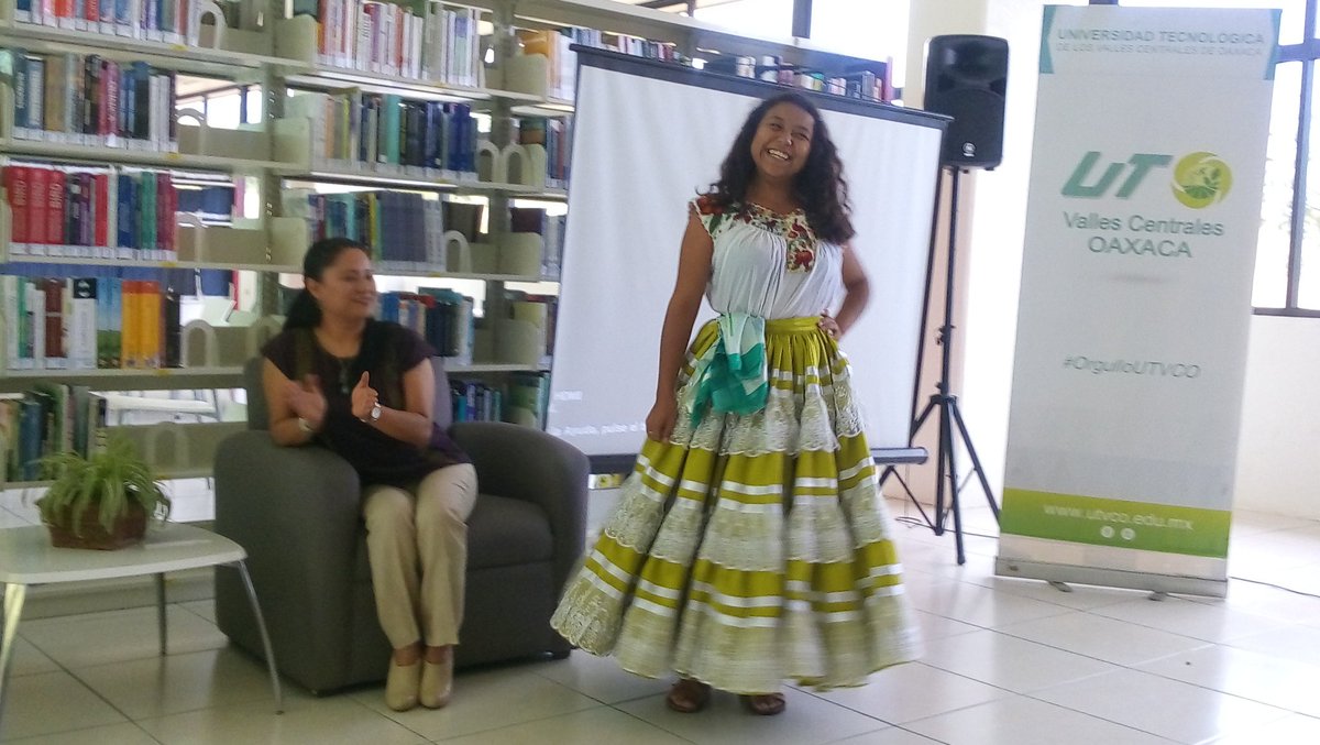 GiselaBlasP's tweet photo. De estas acciones queremos más. Gracias a @CajaMexicana por la donación de un traje típico de #Pinotepa para el grupo de danza de @utvco https://t.co/NJZdijA2kb