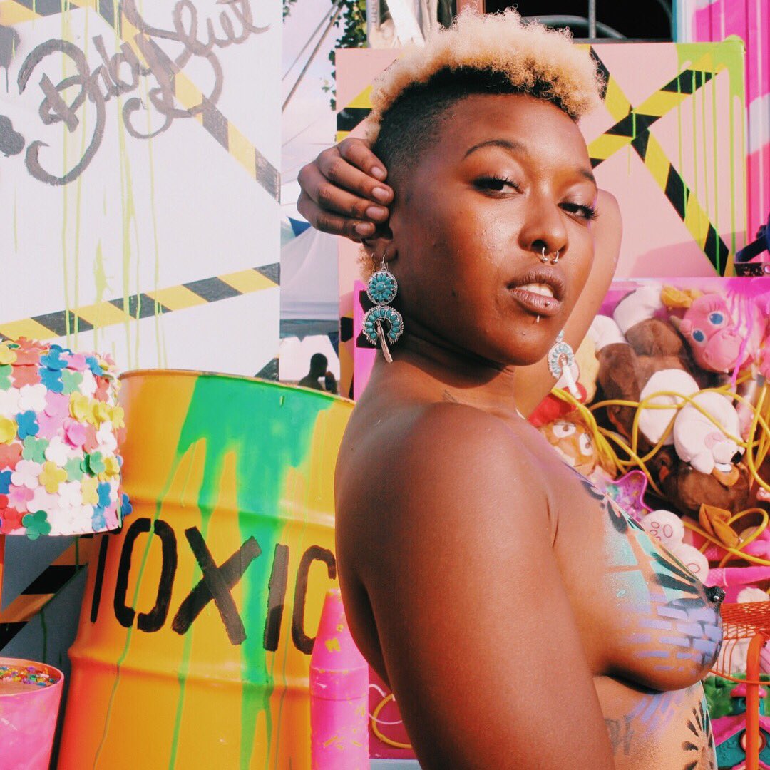 ThugLoveOG's tweet image. Y&apos;all ain&apos;t fucking with me on some shit, stay blessed off rip 🖤✨@flyinglotus #ElementsNYC #elementsfest #freethenipple #23andme #23andfree