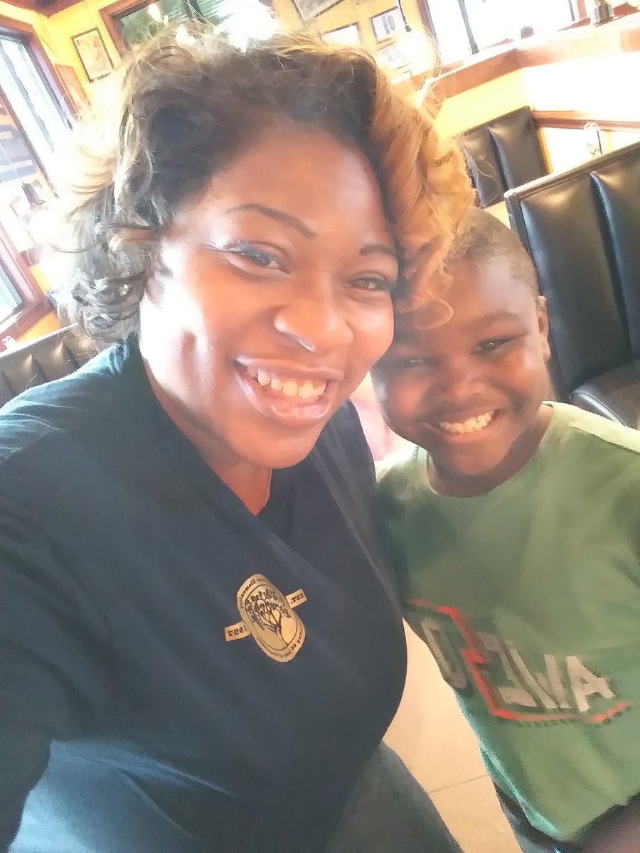 JanareauMurray's tweet photo. @PSERoadrunners @Zaxbys Spirit Night❤❤#3rdgrade #Rm306 #Food #Family https://t.co/iHKm3k2MWH