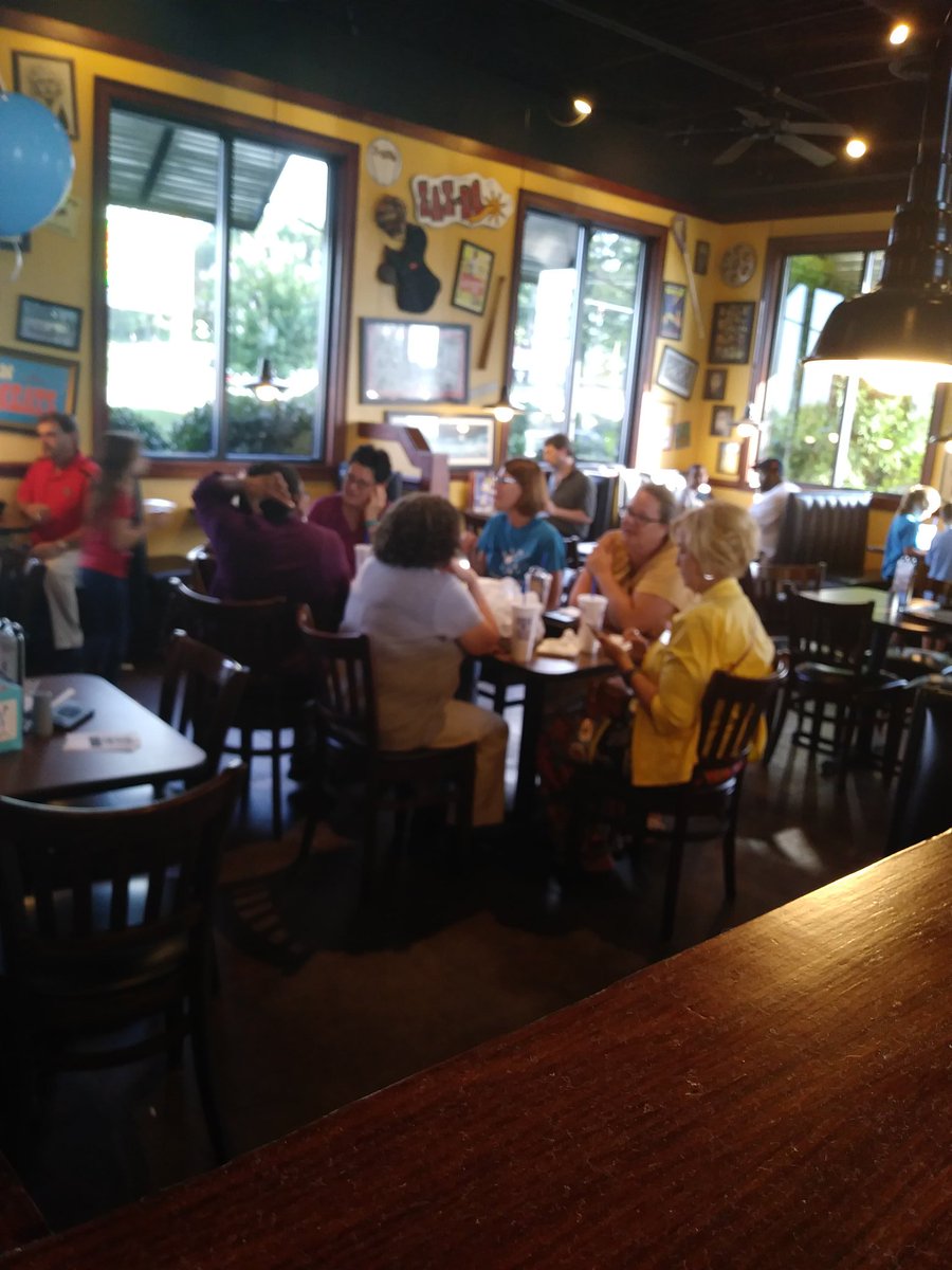 JanareauMurray's tweet photo. @PSERoadrunners @Zaxbys Spirit Night❤❤#3rdgrade #Rm306 #Food #Family https://t.co/iHKm3k2MWH