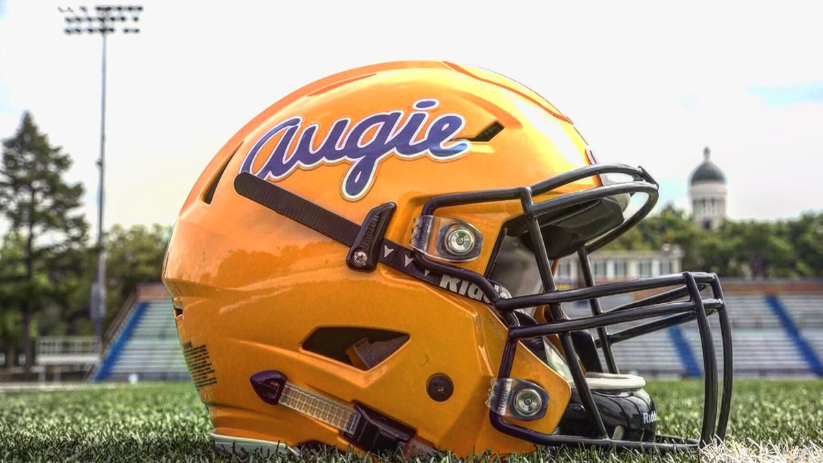 HeyItsGregA's tweet photo. Stopped by Augustana football practice &amp; media day today.  Working on a few projects for them...stay tuned! #TheAugieWay #EarnTheScript https://t.co/wvgoFA0Dib