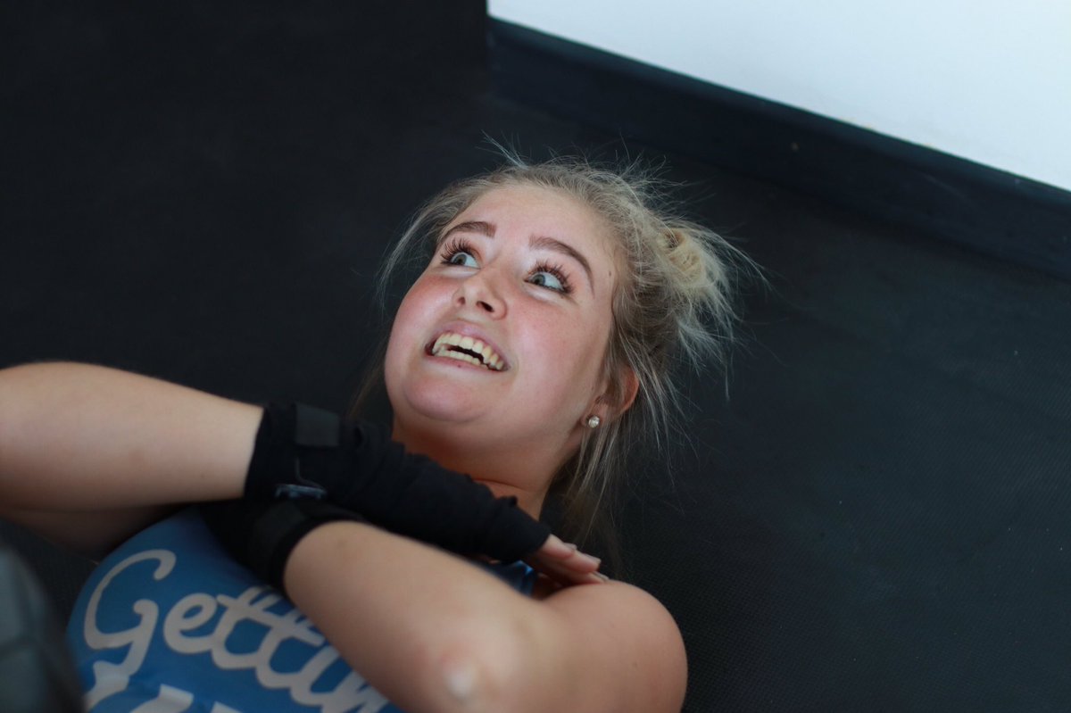 30minutehit's tweet photo. When you're trying to smile through the abs stations but you are actually on the brink of tears. #NoPainNoGain https://t.co/qd8HQxFoDd