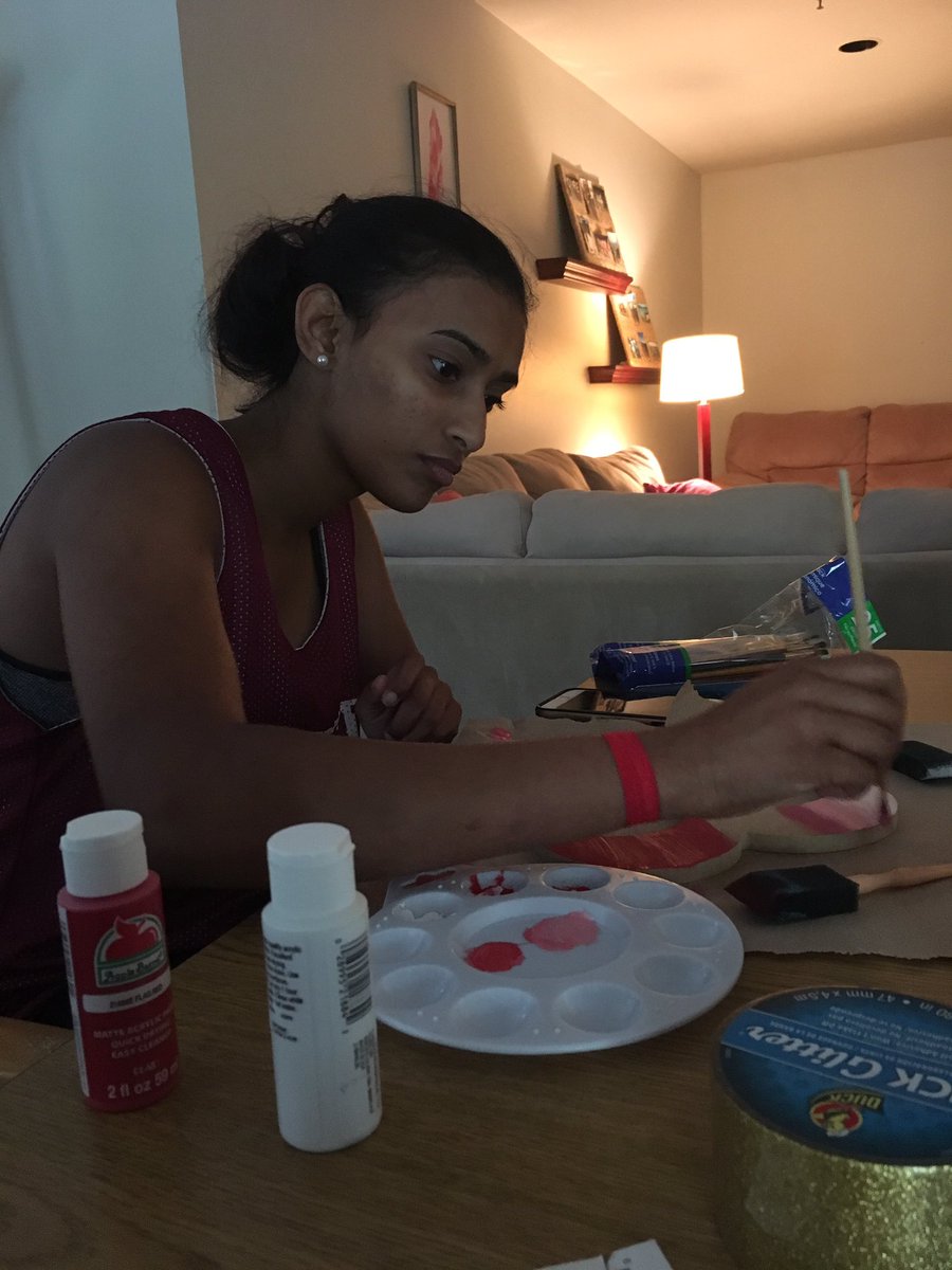 shitbonyasays's tweet photo. Look at me crafting and being a basic sorority girl!! #art #picasso #vibing https://t.co/SLpSvoyKZI