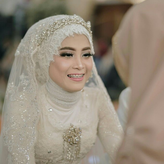 ernade_office's tweet photo. Happy wedding day dear 
Linda &amp; Gary @arlindamothy .
Attire by : @ernasukarya 
Make up by : @irenaldriana 
Photo by : @nesnumoto https://t.co/D9434Xk0WX