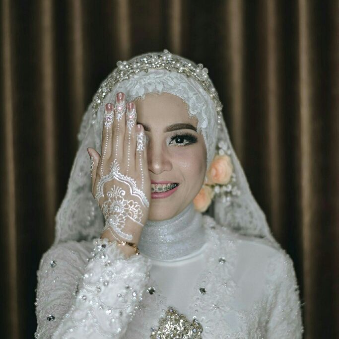 ernade_office's tweet photo. Happy wedding day dear 
Linda &amp; Gary @arlindamothy .
Attire by : @ernasukarya 
Make up by : @irenaldriana 
Photo by : @nesnumoto https://t.co/D9434Xk0WX