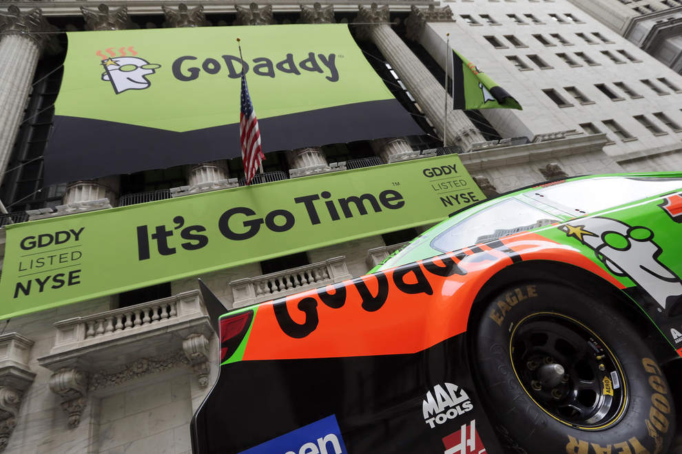 electricianinja's tweet photo. Google, GoDaddy boot neo-Nazi site that mocked rally victim: In 2015, Anglin said… https://t.co/TaslnfVYVk via https://t.co/xsPMI7i32h https://t.co/pprZJZz5dr