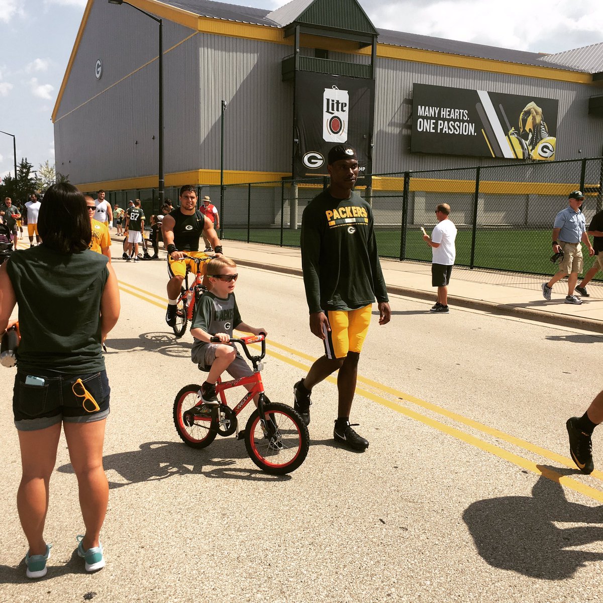 davescrimp's tweet photo. Thank you @packers and Ladarius Gunter for making my son's visit to his first training camp so special! #Packers #PackersCamp https://t.co/jMGvu1zYY5