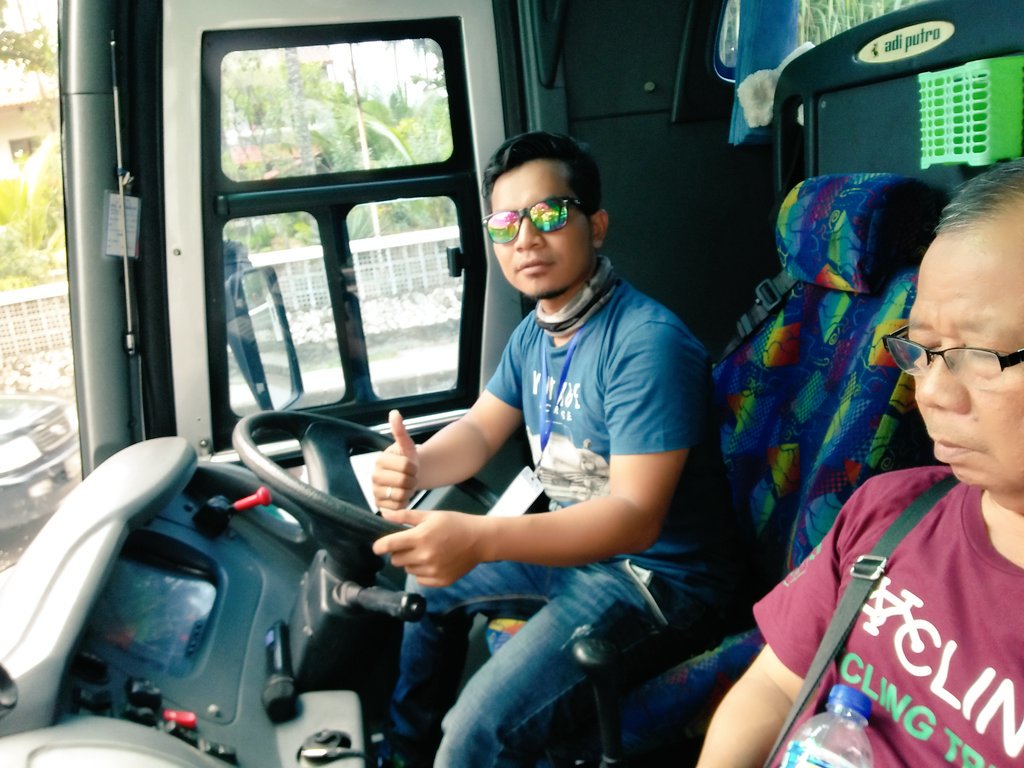 artaerick982's tweet photo. Hahaha https://t.co/sUarjenGEF