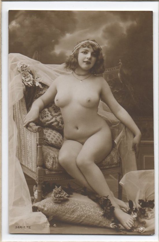 WhoresofYore's tweet photo. Miss Fernande was one of the first pin up stars. She was the muse of photographer Jean Agélou &amp; his images of her are much sort after today. https://t.co/856X6Z1TgP