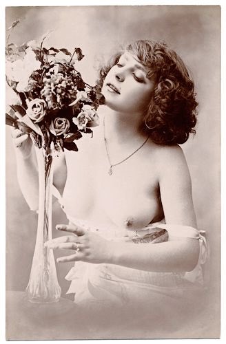 WhoresofYore's tweet photo. Miss Fernande was one of the first pin up stars. She was the muse of photographer Jean Agélou &amp; his images of her are much sort after today. https://t.co/856X6Z1TgP