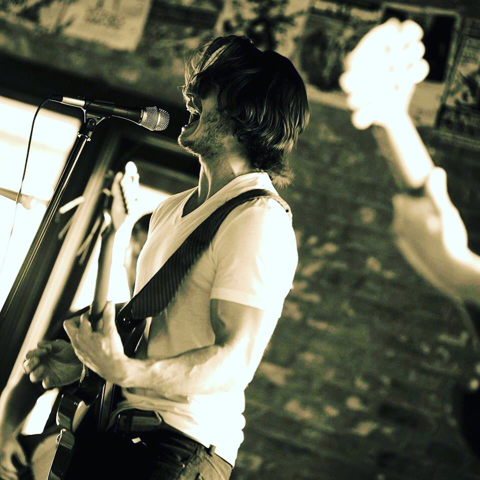 TheNightSpots8's tweet image. Sometimes you #blues and sometimes you #rock... #thenightspots #livemusic @DevinLawrence