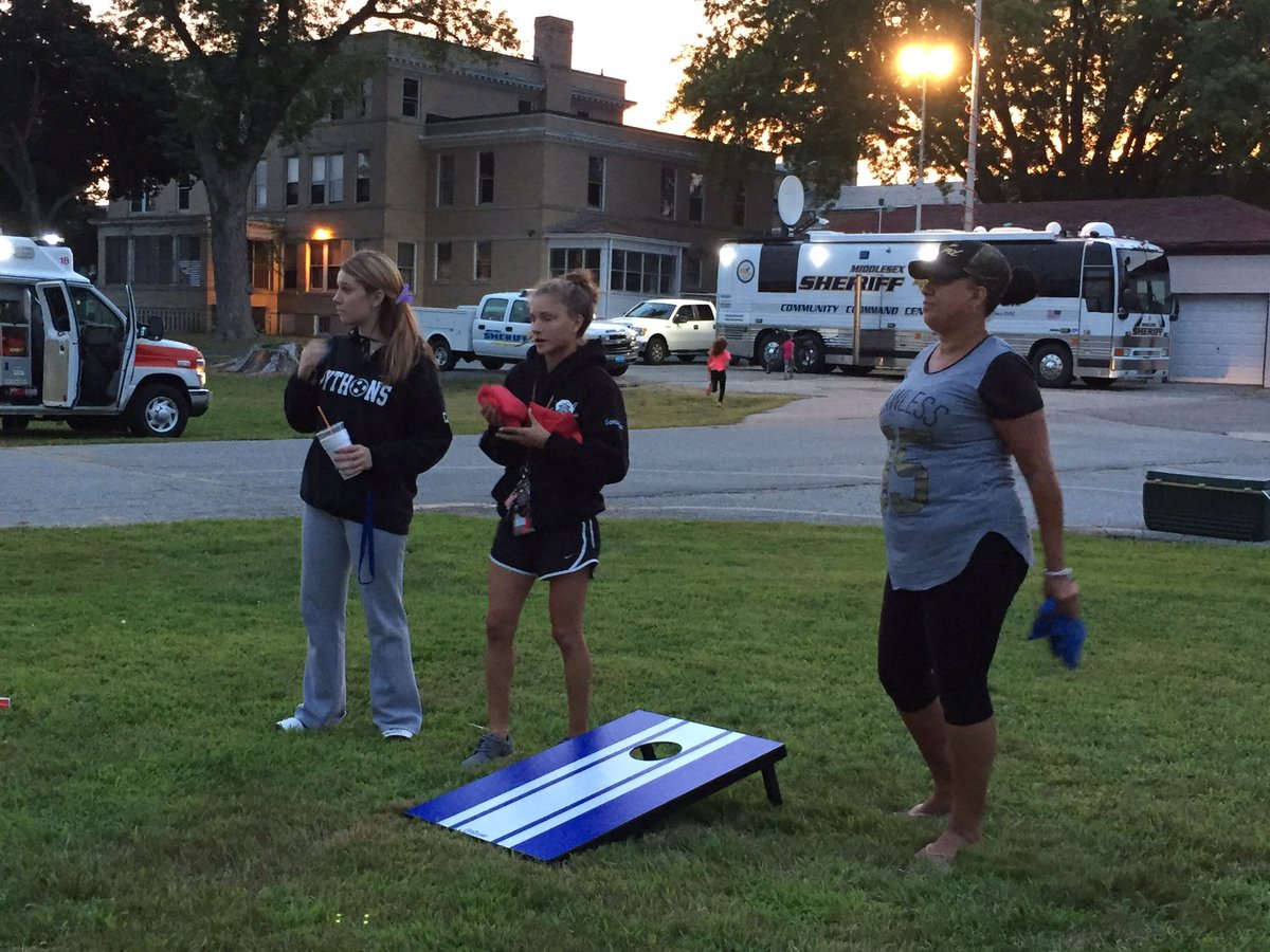 LowellPD's tweet photo. Thank you to the Lowell Recreation Dept for the fun activities before the movie! #LPDSafeSummer https://t.co/I1E12GLVgR