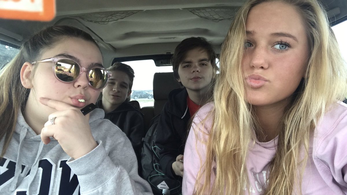 angerbrad's tweet photo. Happy bday Michele #smokeeee @michelecalc https://t.co/1OyoIWNGIR