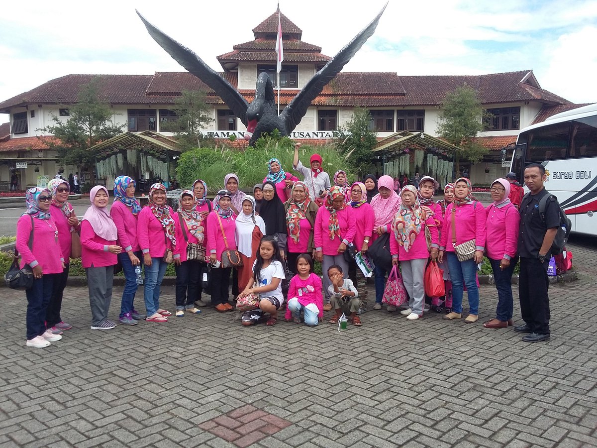TTranswisata's tweet photo. #triangletour #triangletoursid #sewabusserpong #sewabus #kedaibuspariwisatatangerang https://t.co/dbmS0fGzuC