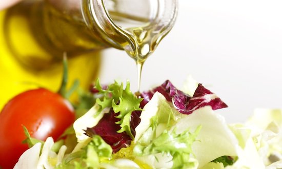 Vegetable oil is doing more harm than good. Cut it out of your diet today! blog.undiscoveredkitchen.com/dont-cook-vege… 
#oliveoil #healthy #coconutoil