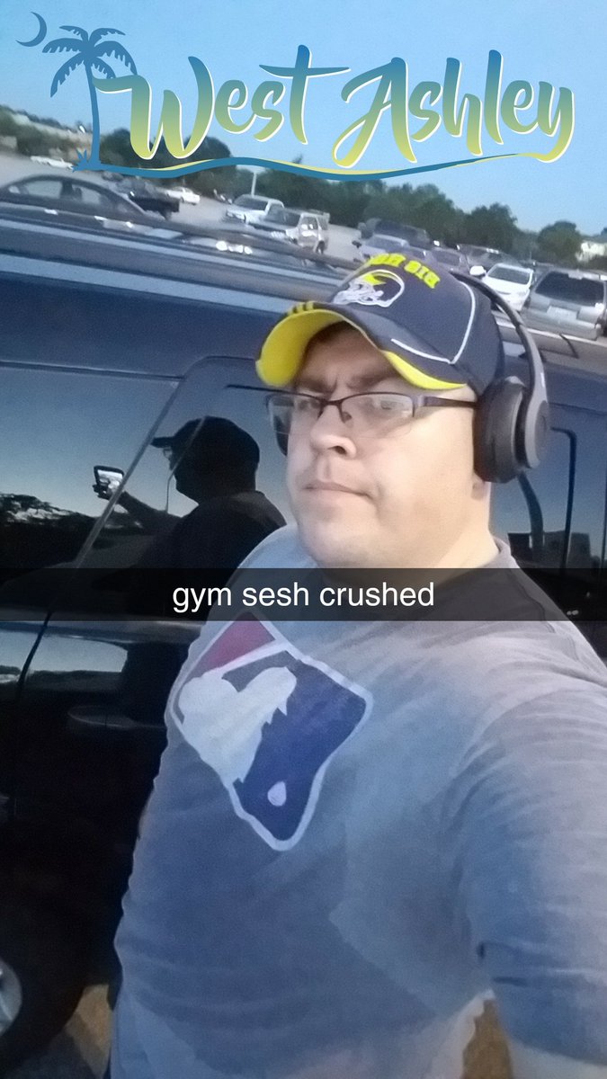 Theglickshow's tweet photo. feeling awesome after gym #vapeanchill #gym #fitness #workout https://t.co/NRbNbv9HVn