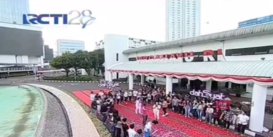 MUDEInIndonesia's tweet photo. Bagi kalian yang merayakan hari kemerdekaan RI, foto kegiatan kalian lalu tagke instagram  @dahsyat.musik dengan hastag #GenerasiMerdeka https://t.co/Zk7rl8GjcH