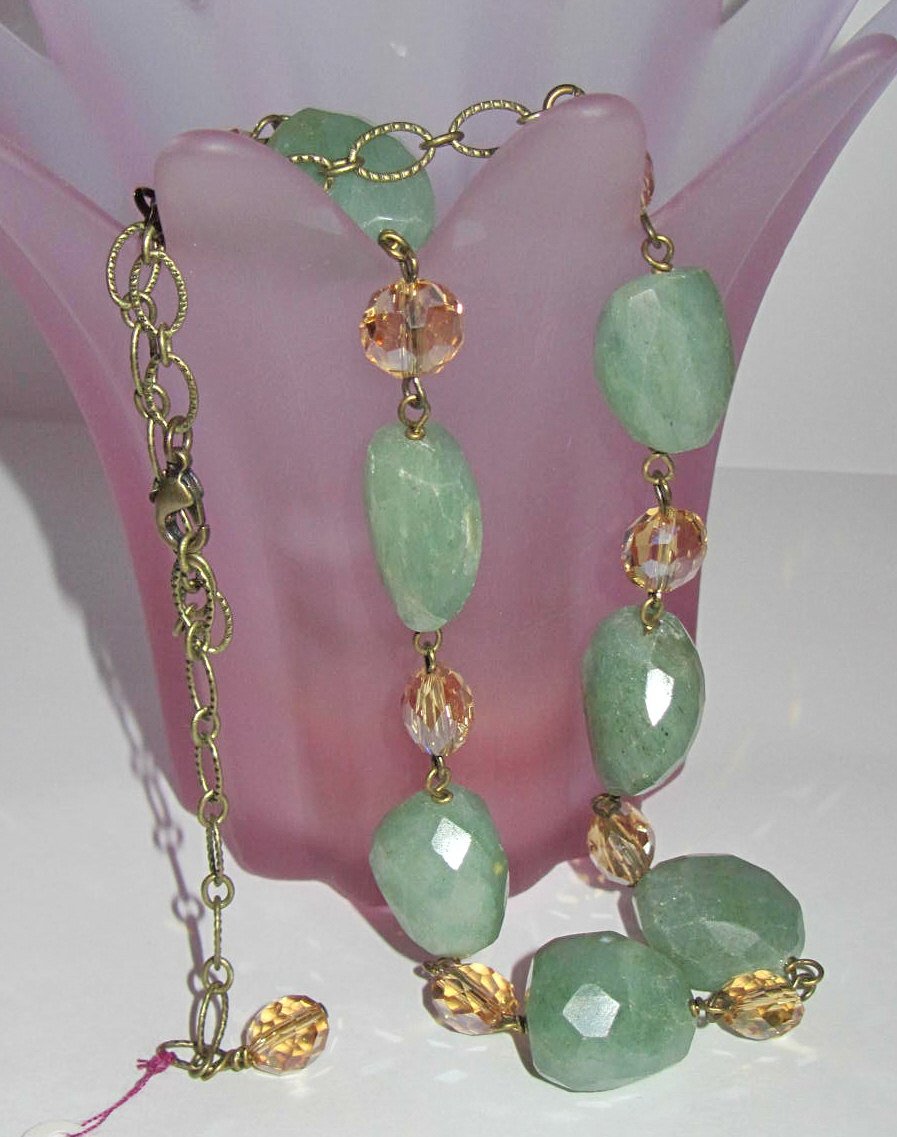 Envy2onEtsy's tweet photo. Crystal, Chunky stone necklace, Faceted stone, Green Aventurine, stat… https://t.co/7SwwGpCyNh #Etsy #StoneStatement https://t.co/ksxK36gyiY
