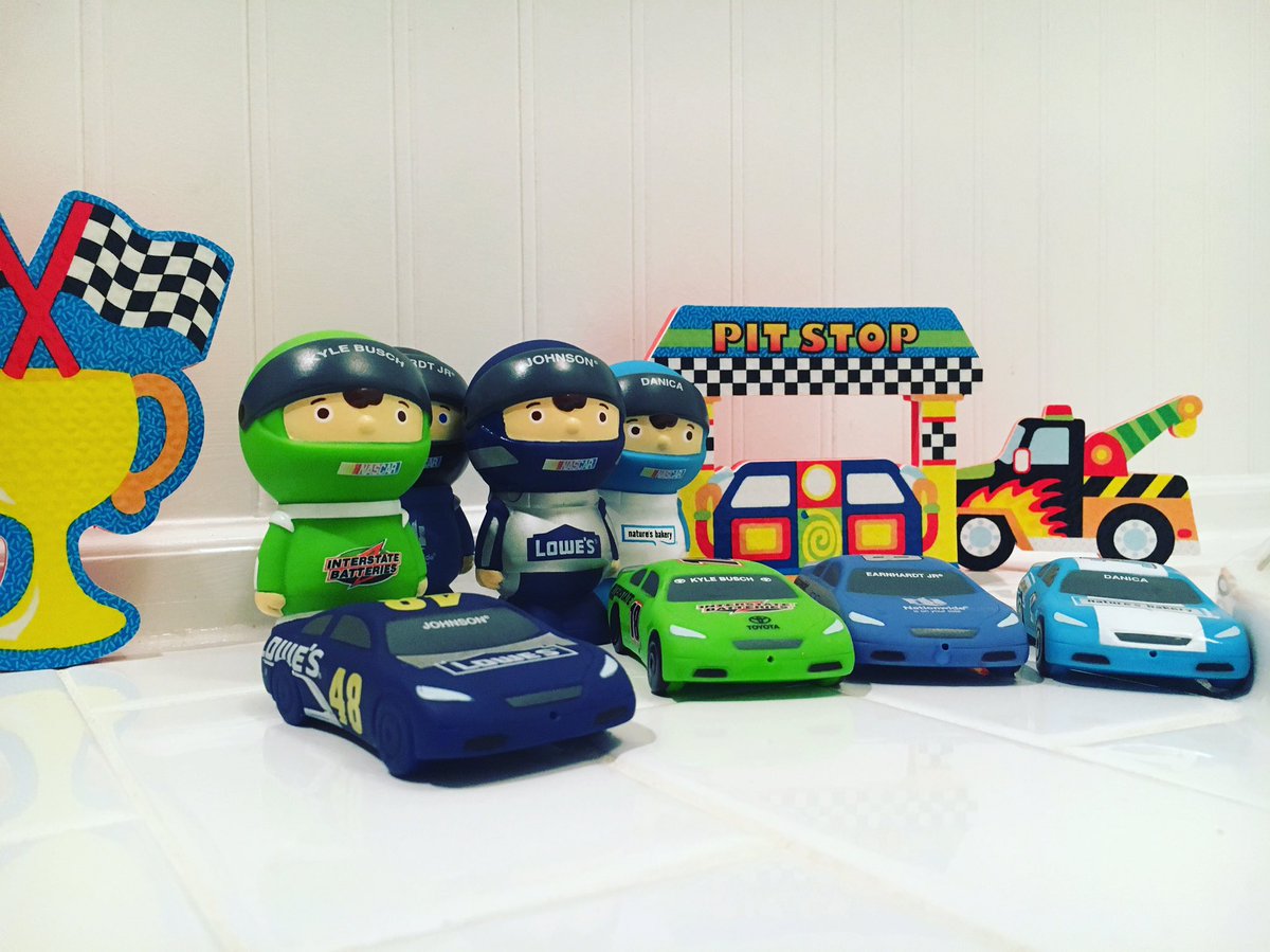 BATHSCOTS's tweet photo. The whole crew ready for bath time. 🛁🏁🚗💨 #bathscots #anythingcanbeatrack #sportsfans #bath #nascar #nascarfan https://t.co/kmcHwzCNbs