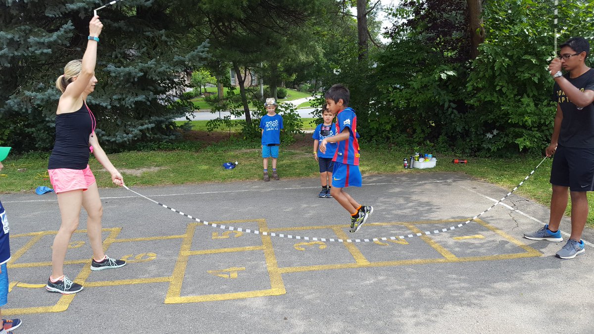 jawbreakers2017's tweet image. The @jawbreakers2017 and @Sourkeys2017 had a BLAST during Jump Rope for Kids @banburykidscamp - There was even a counsellor &apos;jump off&apos;!!