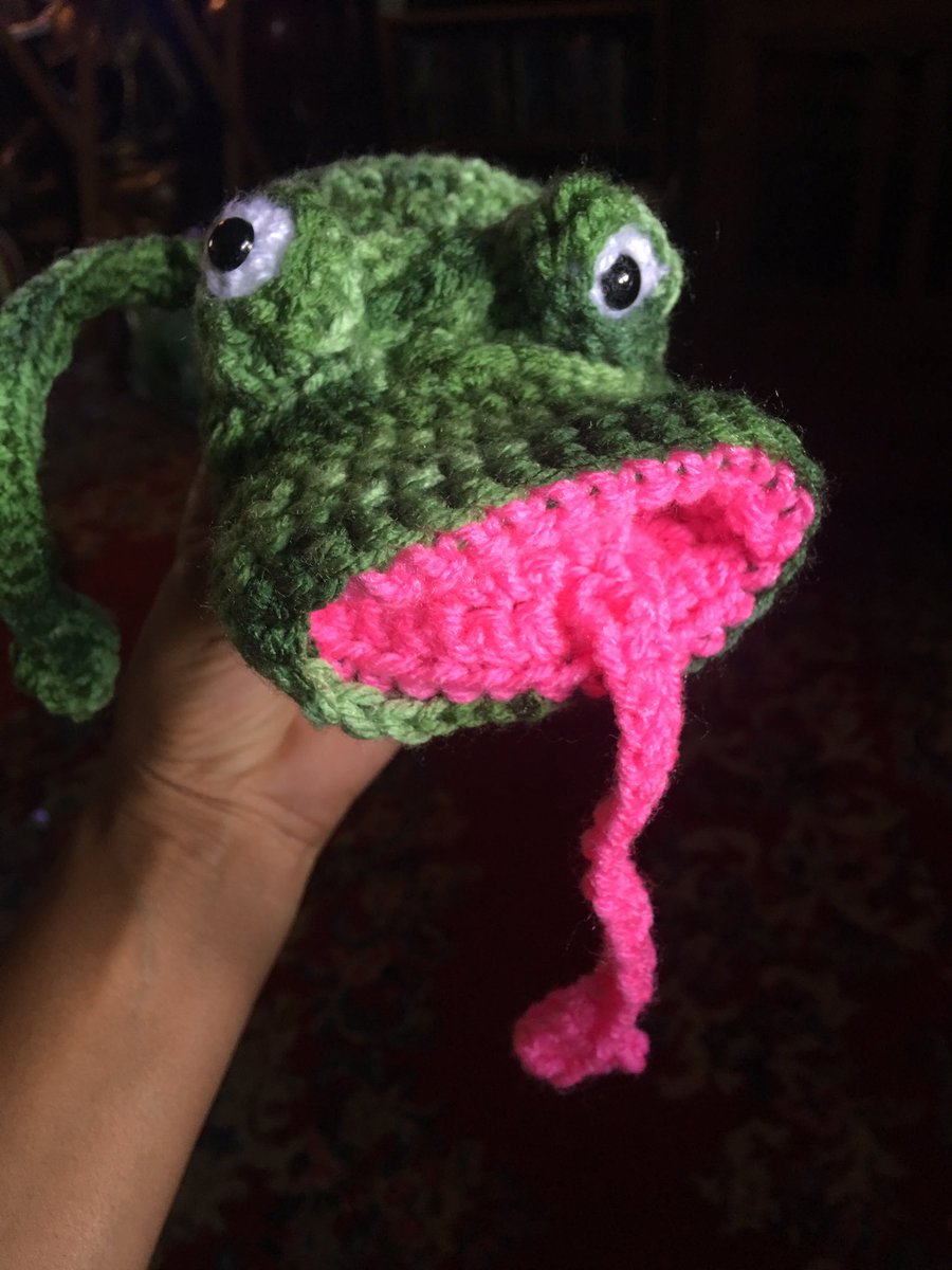 LovelyBeKnits's tweet photo. Ribbit! https://t.co/oFwbzo7D4F