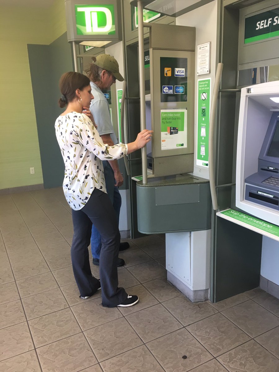 DiyaGhautrey's tweet photo. Tammy @CallingwoodTd showing cx how easy it is to make deposit through ATM @mariam_safdary @JalalRedwan @Lcolangelo_TD https://t.co/53WJ7Q8tW7