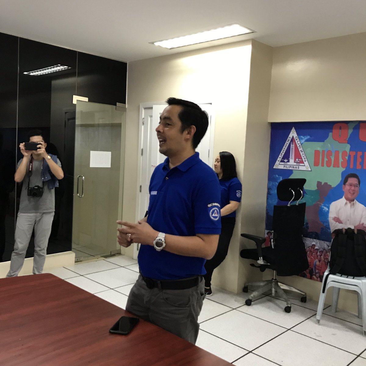 ASEANPeaceProj's tweet photo. .@qclocalgovt DRRMO chief Karl Michael Marasigan welcomes our @yseali #YPCA2017 fellows from all over Southeast Asia. #YSEALISeeds https://t.co/JwrFqjzPro