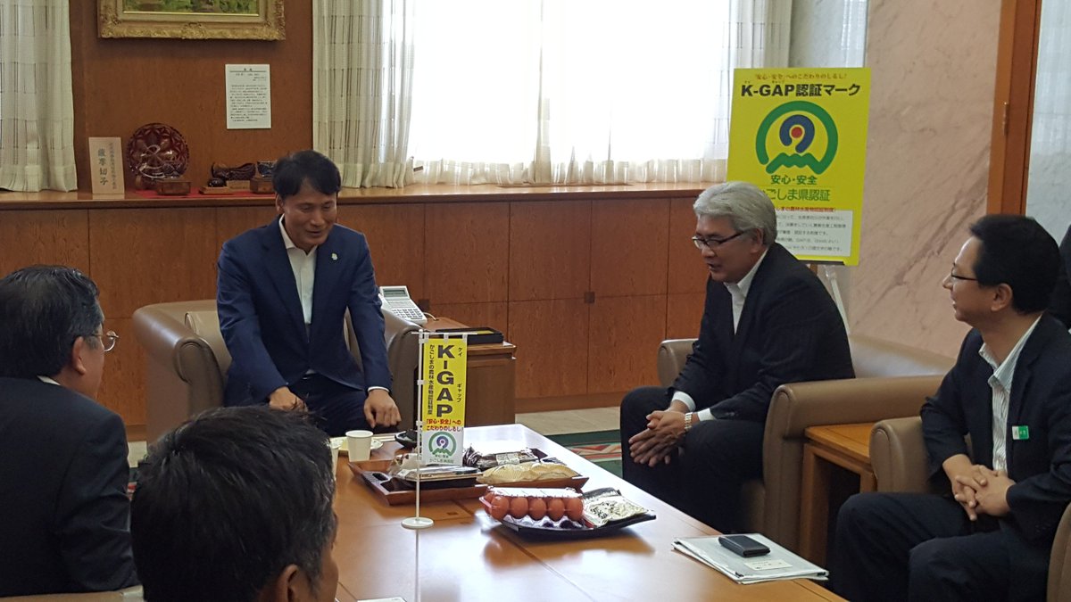 鹿児島県農政部農政課かごしまの食ブランド推進室 در توییتر 8月8日 火 には 3社揃って県庁を訪問され 三反園知事に たまごスフレ の説明 試食等を行いました 今回の取組やこれまでの経緯 商品開発に関する熱い思いなどを語っていただきました 鹿児島県農政部農政課かごしまの食ブランド推進室 در توییتر 8月8日 火 には 3社揃って県庁を訪問され 三反園知事に たまごスフレ の説明 試食等を行いました 今回の取組やこれまでの経緯 商品開発に関する熱い思いなどを語っていただきました