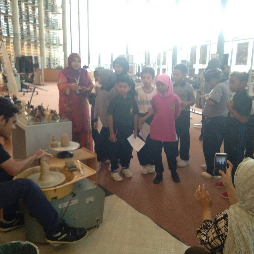 IRCUTP's tweet photo. Welcome SK TRONOH @ IRC for PAMERAN WARISAN KRAF TANGAN PERAK

#utp #warisan #perak #labusayong #batik #kraftangan #malaysia https://t.co/Qzq1tJXS8W