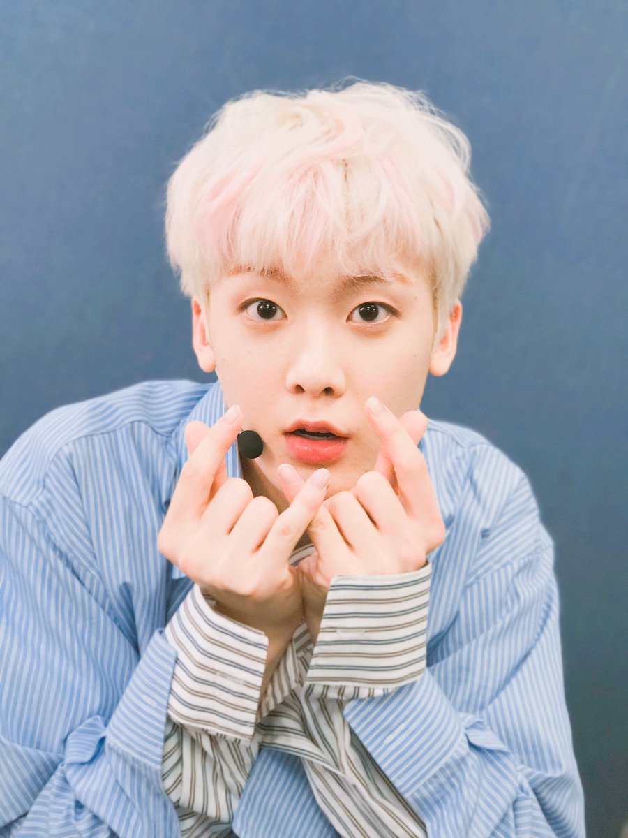 ASTROXAROHA22's tweet photo. On scene photo number one
Cute youngest Ddana💕
#JinJak #ASTRO #OnScenePhoto #Haha @Shinning_Astro #SAHNA https://t.co/vMKIVnMVI8