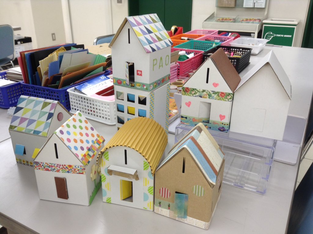 東急ハンズ広島店 Twitterissa 8月も後半じゃね 夏休みの宿題は終わったかな 本日16時最終受付でアトリエぱおの先生が 昆虫オブジェ と 段ボールの小さな家 の工作を教えてくれるよ W 空席があれば飛び込み参加も歓迎ですので是非お立ち寄りください