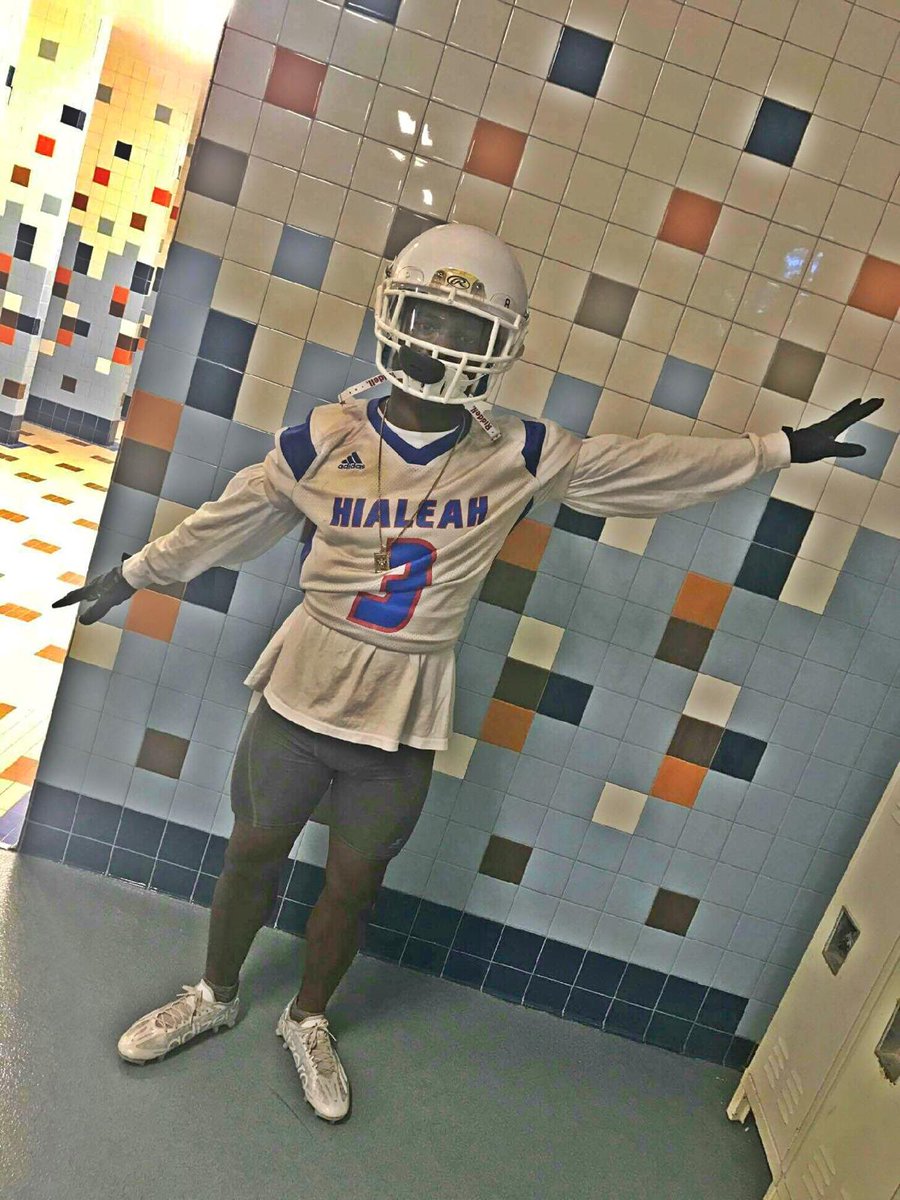 ManChild_5's tweet photo. Locked In🔵🔴🐴 https://t.co/ZdWcobOoCV