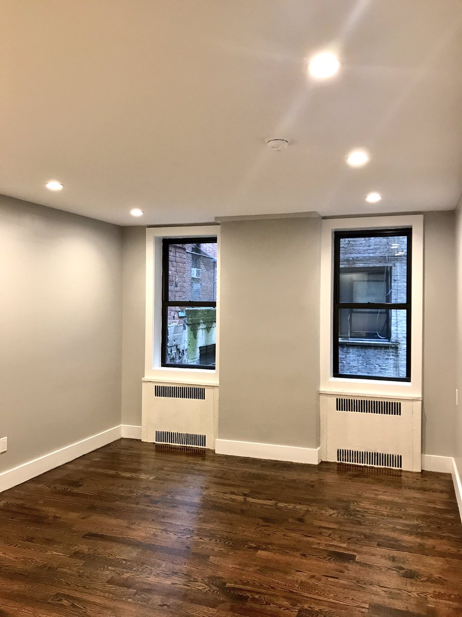 realty_guardian's tweet photo. Finished up a #GutReno #2Bed apt in #ProspectParkSouth #ModernDesign #GutJob #StunningKitchen Built By #PlatinumBuilders Rented By #Brookliv https://t.co/eOERuujVDT