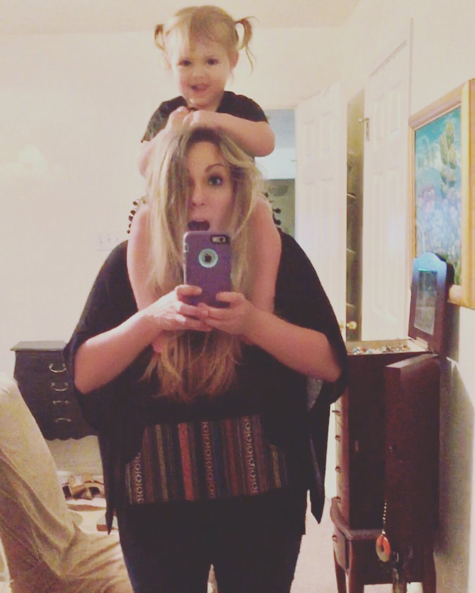 kellyismneffect's tweet photo. ...because we spent the better part of an hour like this...💚😜😍#keeganraeleigh https://t.co/d27dFZ3gDL