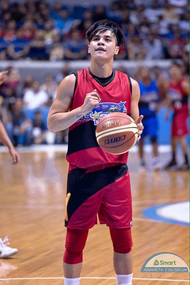 r2angelsofc's tweet image. Get a Ronnie Alonte but not our Ronnie Alonte. 😅❤️🔥🤘🏻
-
Eto kalabanin nyo sa Basketball kung talagang magagaling kayo. 👌🏻@iamr2alonte
