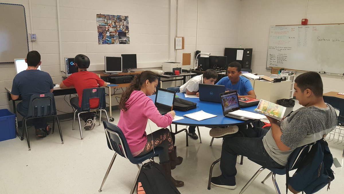 elbigfred's tweet image. @Socorro_HS students researching their favorite authors! #Technology #TeamSISD #PASclass